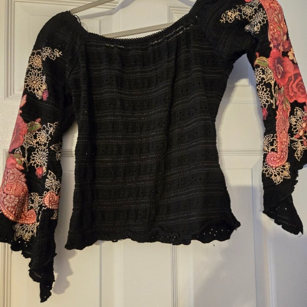 Vintage Paris Blues Open Weave Top with Flowered Tulip Sleeves Size M